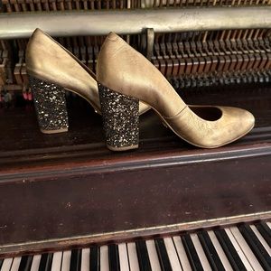 ANTHROPOLOGIE gold metallic sequin heels 7.5 vintage look! Black gold leather!!